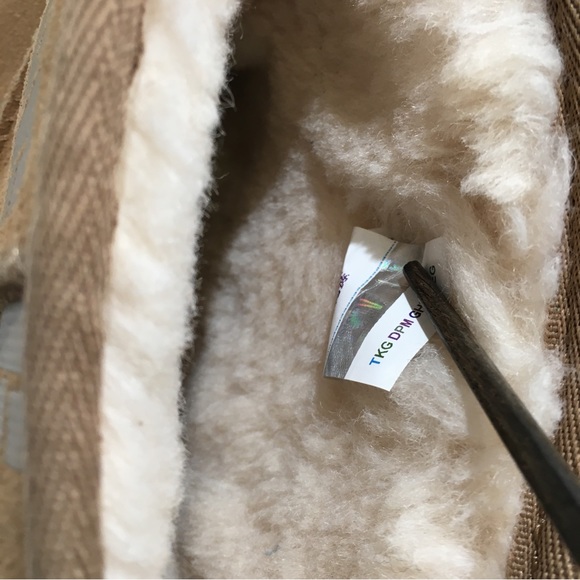 UGG CLASSIC MINI SCATTER GRAPHIC BOOTS -CHESTNUT SUEDE -KIDS US 5 -NEW - Picture 8 of 9